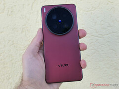 Vivo X200 Ultra уже второй месяц подряд получает новые улучшения камеры. (Источник изображения: Notebookcheck)