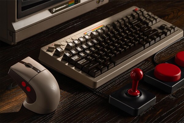 Мышь 8BitDo Retro R8 Mouse C64 Edition и клавиатура Retro 86 Keyboard C64 Edition.