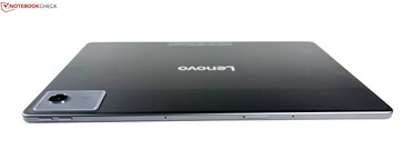 Верхняя часть: регулятор громкости, микрофон, слот microSD, микрофон