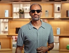 Android Генеральный директор Самир Самат (Sameer Samat) надел новые очки Google Glass на выставке Android. (Источник изображения: Google)