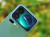 Серия Xiaomi 18 Pro получит задний дисплей с поддержкой искусственного интеллекта (на фото Xiaomi 17 Pro).
