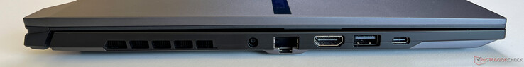 Слева: блок питания, гигабитный Ethernet, HDMI 2.1, USB 3.2 Gen 1 Type-A (5 Гбит/с), USB4 Type-C (40 Гбит/с, DisplayPort 1.4, Power Delivery 3.0)