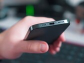 Ожидается, что Apple iPhone 16 Pro будет иметь более быструю зарядку через USB-C, а также MagSafe. (Источник изображения: Onur Binay)