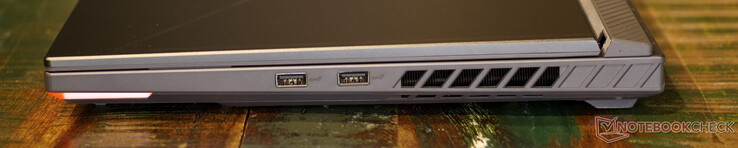 Правая сторона: 2x USB Type-A USB 3.2 Gen 1 (5 Гбит)