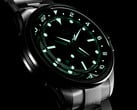 Модель Atelier GMT Première M1a уменьшает диаметр корпуса часов серии GMT до 38 мм по сравнению с 40-миллиметровым корпусом модели GMT24 M1a.