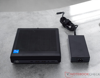 HP Elite Mini 800 G9 и блок питания (19,5 В; 6,15 A)