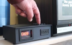 FieldStation42 в 3D-печатной кабельной коробке (Источник изображения: wrongdog reckons на YouTube)