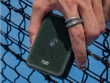 Отделка Motorola Razr Ultra алькантарой. (Источник изображения: Motorola)