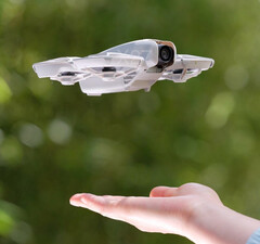DJI Neo будет достаточно маленьким, чтобы взлететь с руки. (Источник изображения: @JasperEllens)