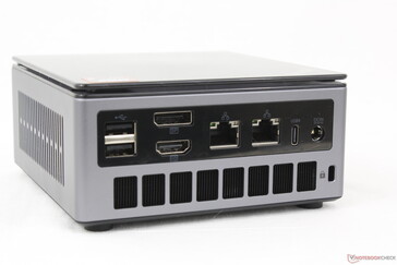 Сзади: 2x USB 2.0-A, DisplayPort 2.0, HDMI 2.1, 2x RJ-45 (2,5 Гбит/с), USB (40 Гбит/с) w/ DisplayPort + Power Delivery, сетевой адаптер, замок Кенсингтона