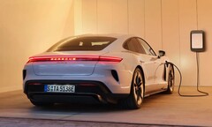Porsche отказывается от идеи включать фальшивые переключатели скоростей в предложения EV. (Источник изображения: Porsche)