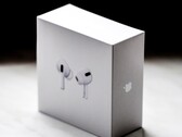 Apple AirPods скоро смогут управлять камерой iPhone и ставить музыку на паузу, когда пользователь засыпает. (Источник изображения: Василь Корж)