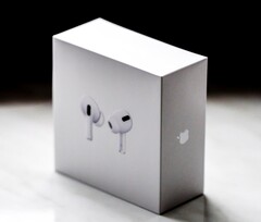 Apple AirPods скоро смогут управлять камерой iPhone и ставить музыку на паузу, когда пользователь засыпает. (Источник изображения: Василь Корж)