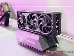 Помимо порта Thunderbolt 5, есть три порта USB-C 10 Гбит/с. На фотографии: eGPU. (Источник изображения: Notebookcheck)