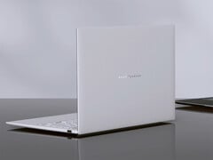Ноутбук AMD ZenBook 14 Air 2026 поставляется с 16 ГБ оперативной памяти, а его стоимость составляет около 1 476 долларов. На снимке: рекламное изображение, на котором показана задняя часть ноутбука.