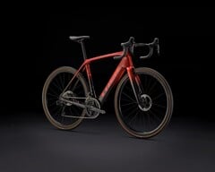 Велосипед Trek Domane+ SL оснащён карбоновой рамой