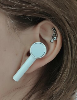 Mi AirDots Pro в ухе