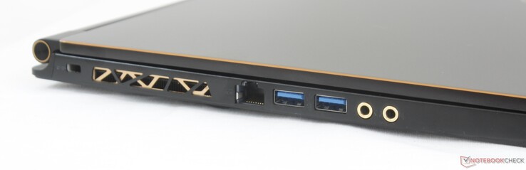 Левая сторона: слот для замка Kensington, Ethernet, 2x USB 3.1 Gen 2, выход на наушники, микрофонный вход