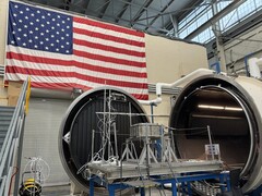 Прибор НАСА StarBurst вне термовакуумной камеры (Источник изображения: NASA/Daniel Kocevski)