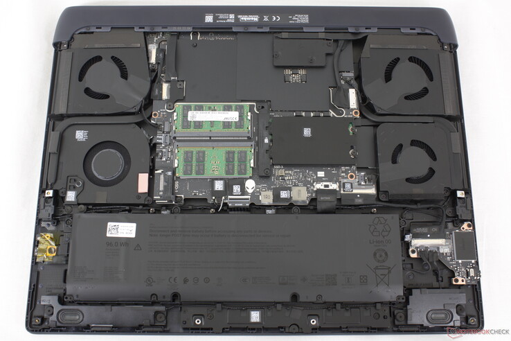 Внутреннее устройство Alienware 18 Area-51