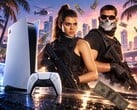Персонажи GTA 6 рядом с PS5 и контроллером DualSense.