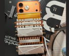 iPhone 17 Pro Max с прикрепленными кулерами SSD для лучшей термостабильности (Источник изображения: u/T-K-Tronix via r/iphone)