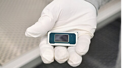 Для полного раскрытия потенциала производительности ExpertBook Ultra требуется питание от адаптера переменного тока (Источник изображения: Futurecdn.net)