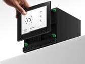 Компания Jsaux представила две новые лицевые панели для Steam Machine. Представленная здесь панель с технологией e-ink оснащена 5,83-дюймовым дисплеем e-ink. 