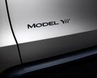 Логотип Model Y L намекает на три ряда сидений. (Источник изображения: Tesla)