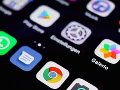 Android смартфон с панелью приложений и значком настроек