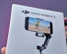 Розничная упаковка Osmo Mobile 8 сохраняет простой дизайн предыдущих камерных гимбалов DJI для смартфонов. (Источник изображения: Camera Joint)