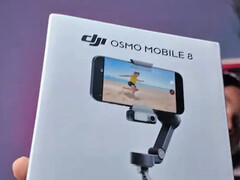 Розничная упаковка Osmo Mobile 8 сохраняет простой дизайн предыдущих камерных гимбалов DJI для смартфонов. (Источник изображения: Camera Joint)