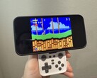 Abxylute M4 Snap-On Mobile Controller в ретро-белом цвете. (Источник изображения: Notebookcheck)