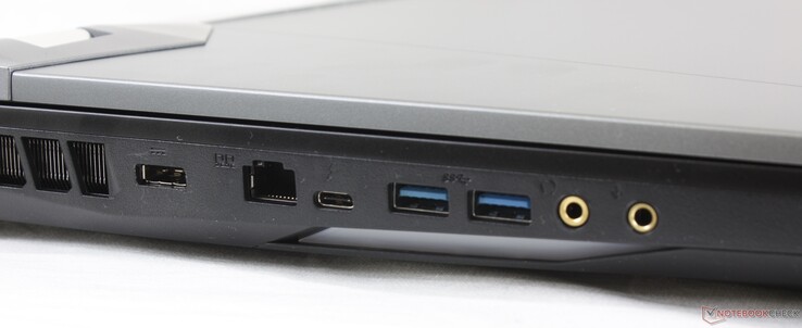 Левая сторона: разъем питания, 2.5-Гбит Ethernet, Thunderbolt 3 port, 2x USB 3.1 Gen2 Type-A, выход на наушники, микрофонный вход