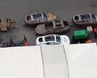 У Tesla есть несколько интригующих каркасов кузова новых автомобилей, разбросанных по территории завода во Фримонте. (Источник изображения: TslaChan/X)