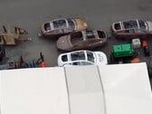У Tesla есть несколько интригующих каркасов кузова новых автомобилей, разбросанных по территории завода во Фримонте. (Источник изображения: TslaChan/X)