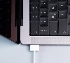 На сайте WhatCable представлена информация о кабелях MagSafe и USB-C.