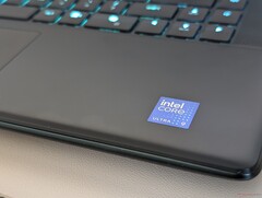 Новый процессор Arrow Lake поднимает его на новую ступеньку: более высокие тактовые частоты означают заметно более высокую температуру ядра, вплоть до трехзначных цифр