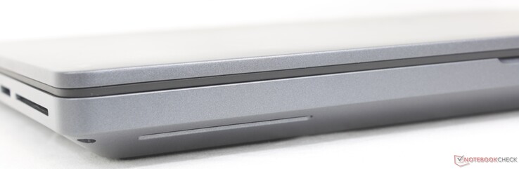 Спереди: Нет портов