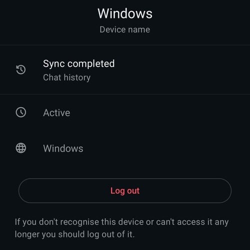 Детальный вид подключённого устройства WhatsApp с отображением названия устройства, его статуса и красной кнопки выхода из системы