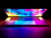В будущем MacBook Pro с технологией « Apple » может получить дисплей с гораздо более яркими цветами.
