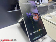 Обновленный дисплей обещает устранить блики и отражения даже под прямыми солнечными лучами. На фото: NxtPaper 60 Ultra. (Источник изображения: Notebookcheck)