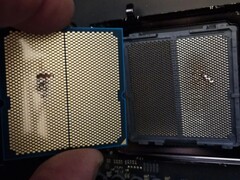 Поврежденный процессор Ryzen 9 9950X3D, который использовался в паре с материнской платой ASRock. (Источник изображения: I_fliu на Reddit)