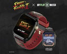 Игровые часы Street Fighter II: My Play Watch с красным ремешком, деталями с золотистым покрытием и вторым часовым дисплеем на тёмном текстурированном фоне.