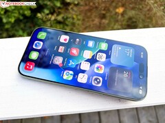 IPhone 17e может предложить такие же тонкие ободки экрана, как и iPhone 17 (на фото, источник изображения: Notebookcheck).