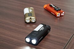 Фонарь Acebeam UC3A в трёх различных цветах.