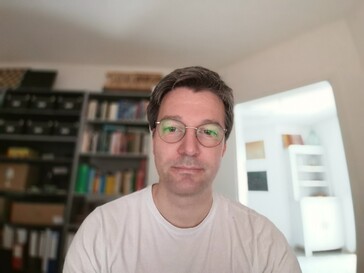 Пример снимка от лицевой камеры MatePad 10.4 (с активным эффектом размытия фона)