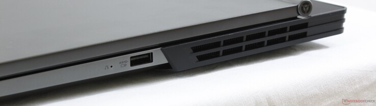 Правая сторона: кнопка Lenovo reset, USB 3.0
