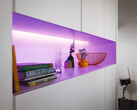 Philips Hue Solo Lightstrip 5m, похоже, будет стоить дешевле, чем старшая модель Lightstrip Plus (вверху). (Источник изображения: Philips Hue)