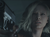 Скриншот, на котором главная героиня Resident Evil Reqiuem Грейс Эшкрофт держит в руках пистолет